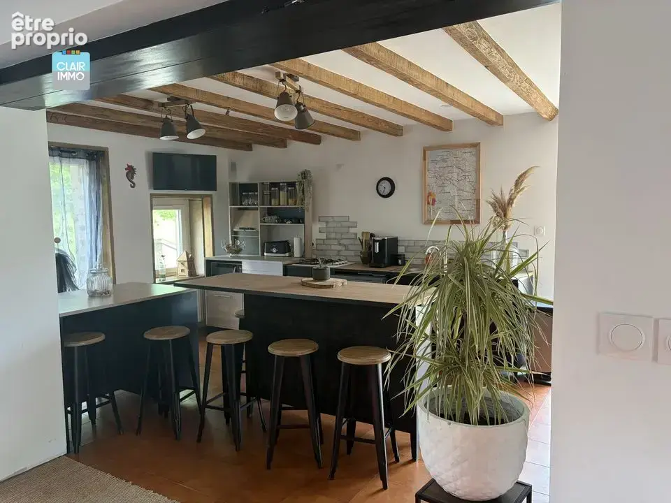 A LA SALLE 10 KM DE MACON EN BOURGOGNE MAISON EN PIERRES A