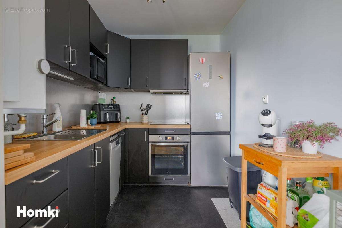 Villeurbanne Croix-Luizet – T2 rénové de 45 m² en dernier étage avec vue dégagée, parking et cave - photo 6