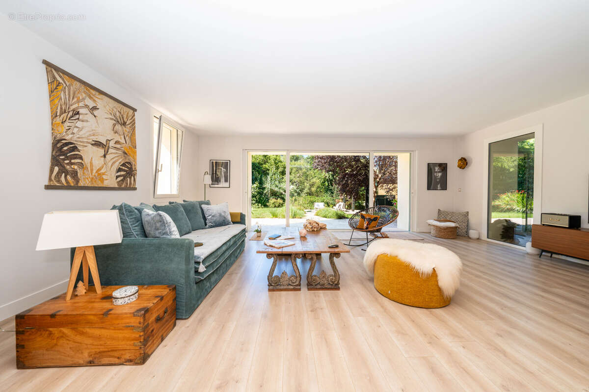 Appartement à LA COLLE-SUR-LOUP