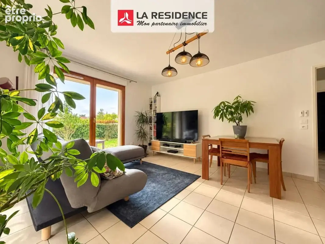 Appartement 4 pièces 83 m² à vendre à Le Mesnil-Saint-Denis (78320) - photo 2