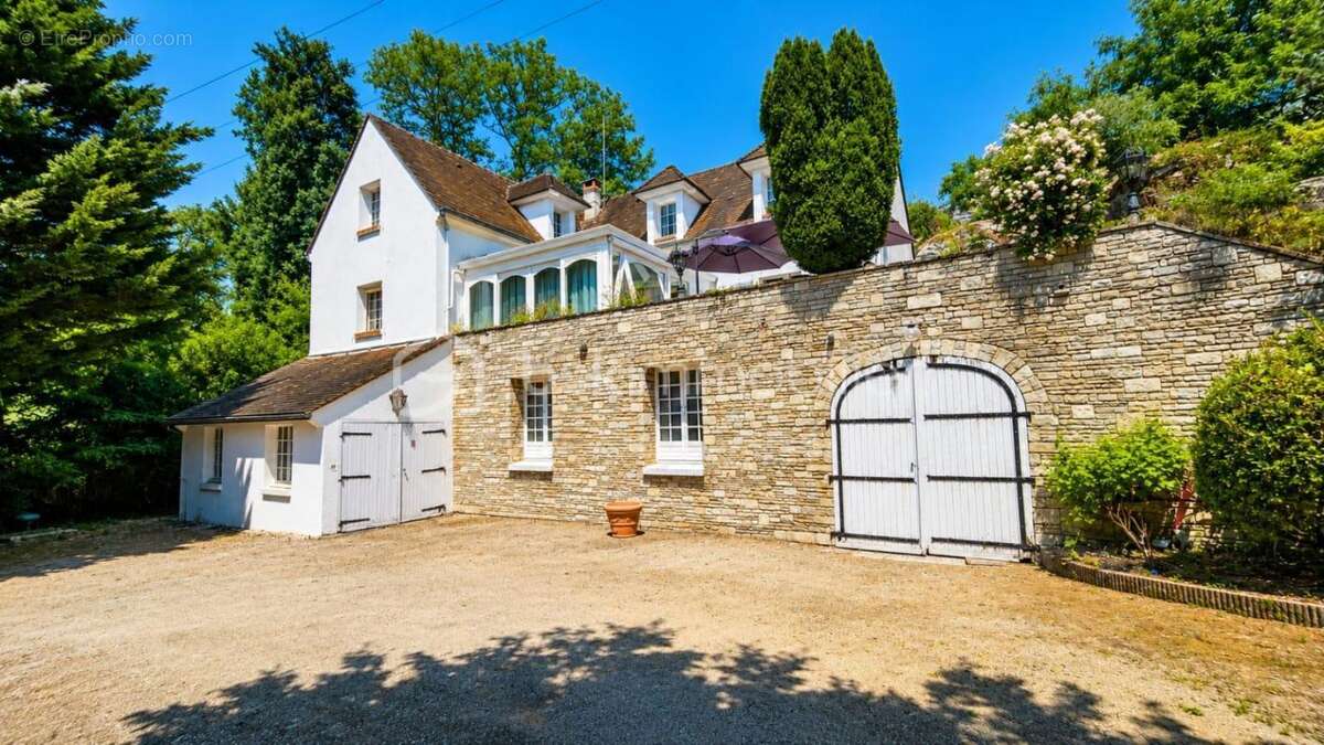 Propriété de caractère avec piscine - photo 17