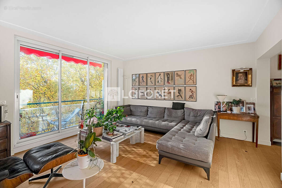 Appartement à PARIS-16E