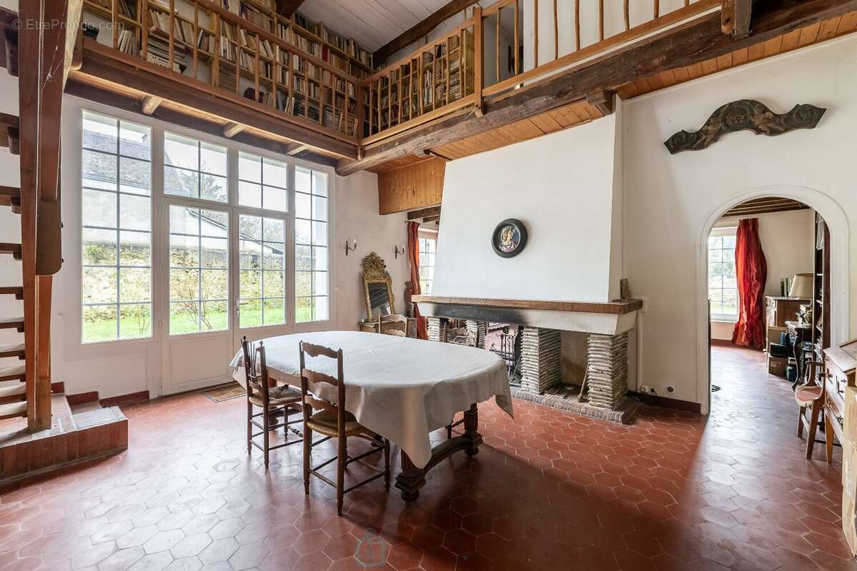 Maison à MAGNY-LES-HAMEAUX