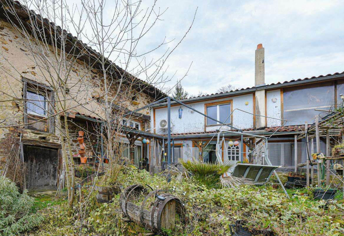Maison 220 m² à Champagnac-La-Riviere  - photo 2