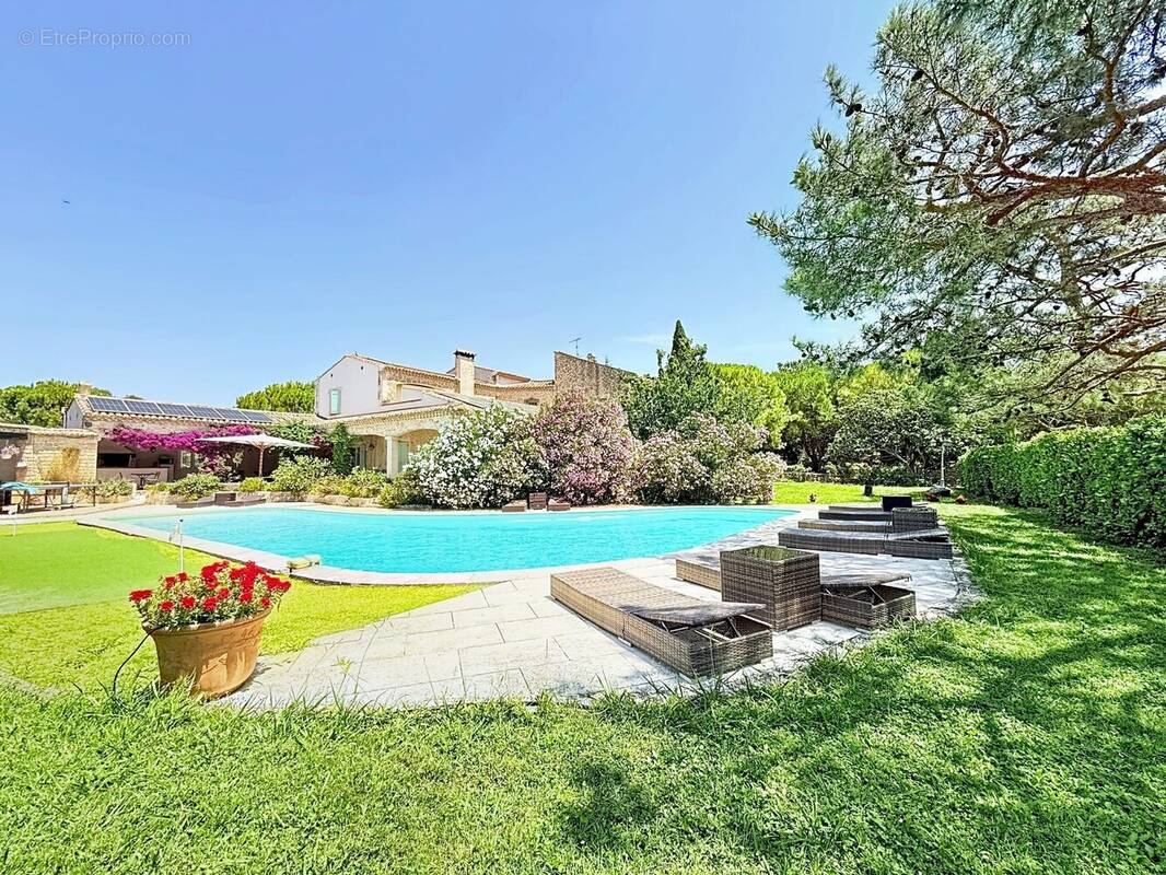 Maison à FONTVIEILLE
