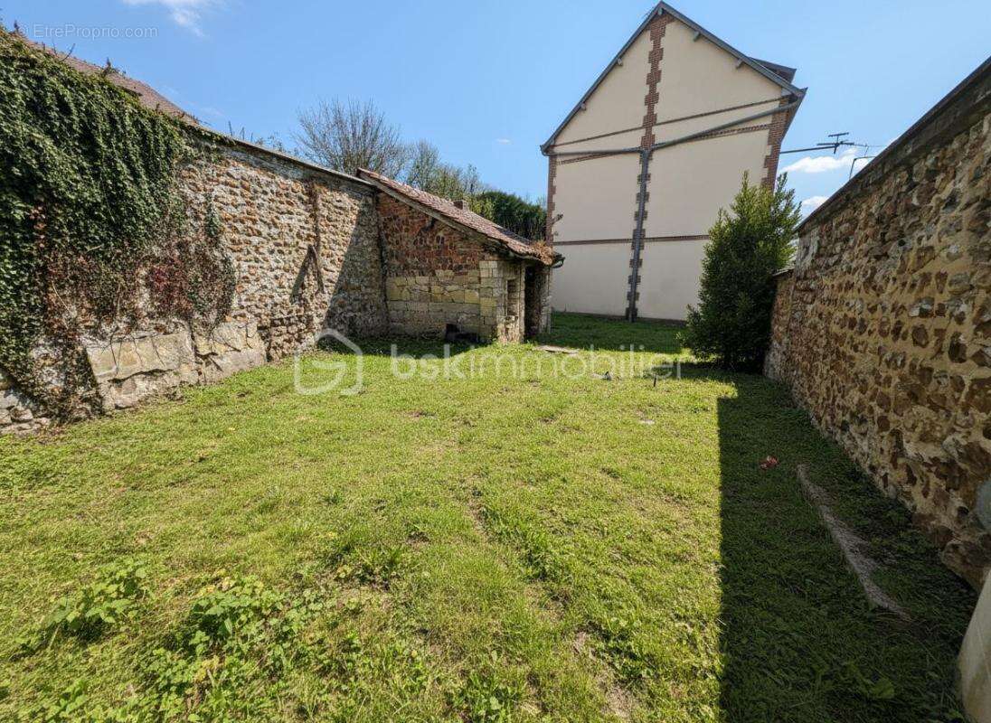 Maison familiale de 155 m² – 4 chambres – Fort potentiel – Centre de Rugles - photo 2