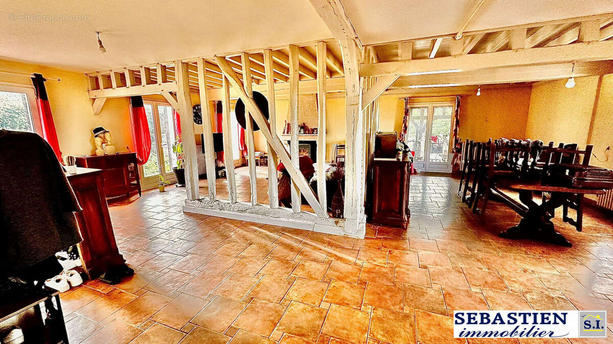 Vue séjour double de la cuisine - Maison à BOUILLY