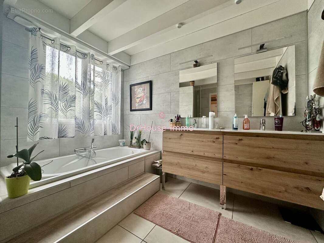 Maison à SALLES