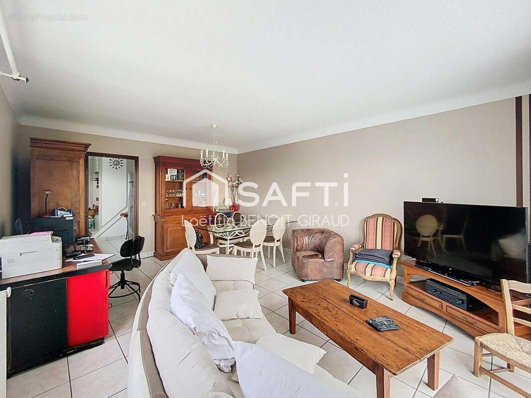 Maison 159 m² à Saintes  - photo 3