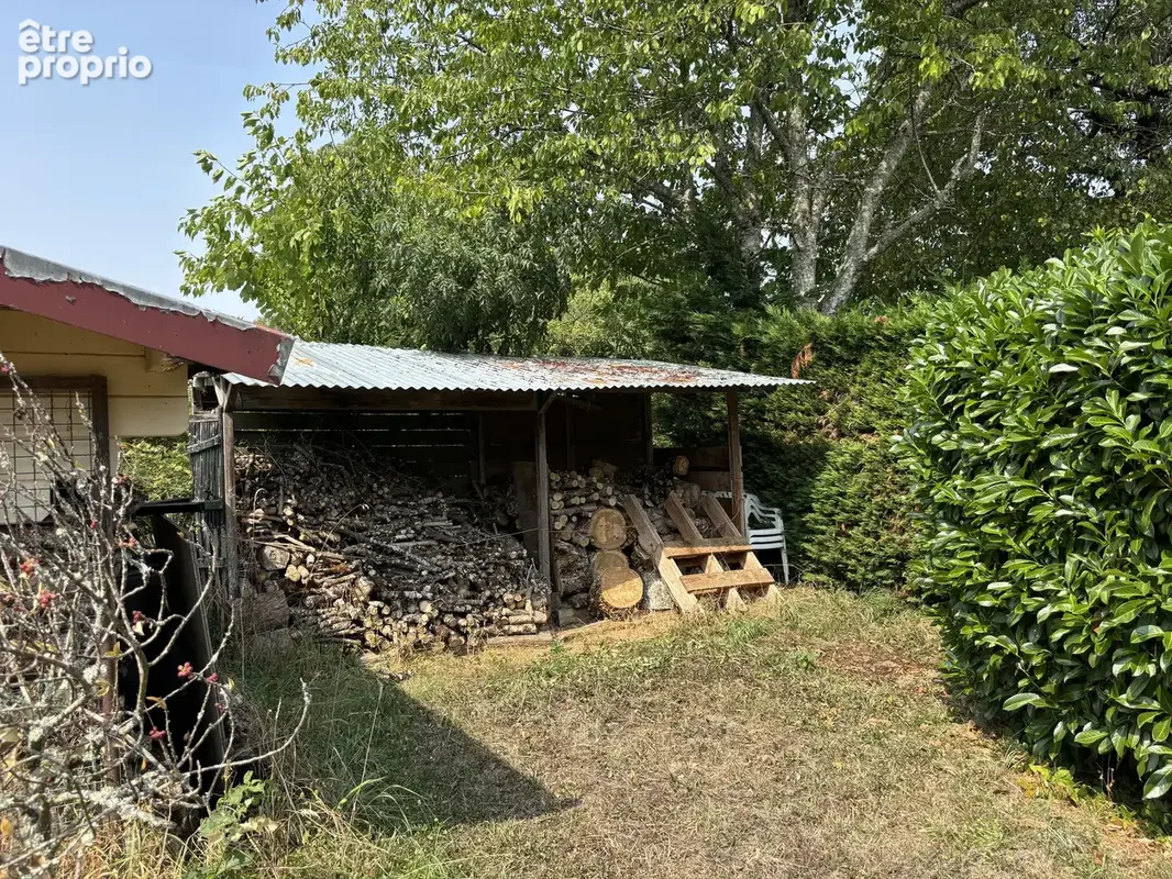 Saint-Denis-de-Jouhet   Charmante maison avec 1934 m2 de terrain, située au calme dans un cadre verdoyant - photo 22