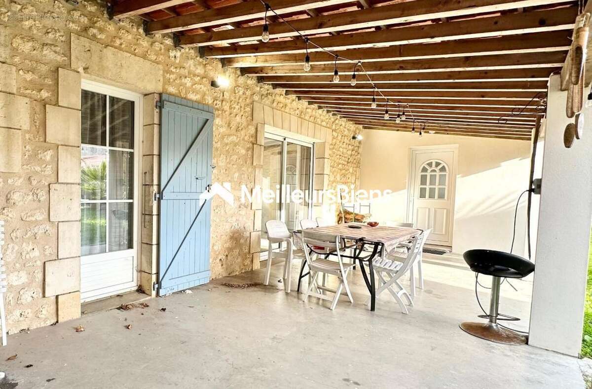 Maison à SAINT-ROMAIN-DE-BENET