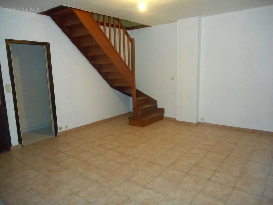 Appartement à BRIENON-SUR-ARMANCON