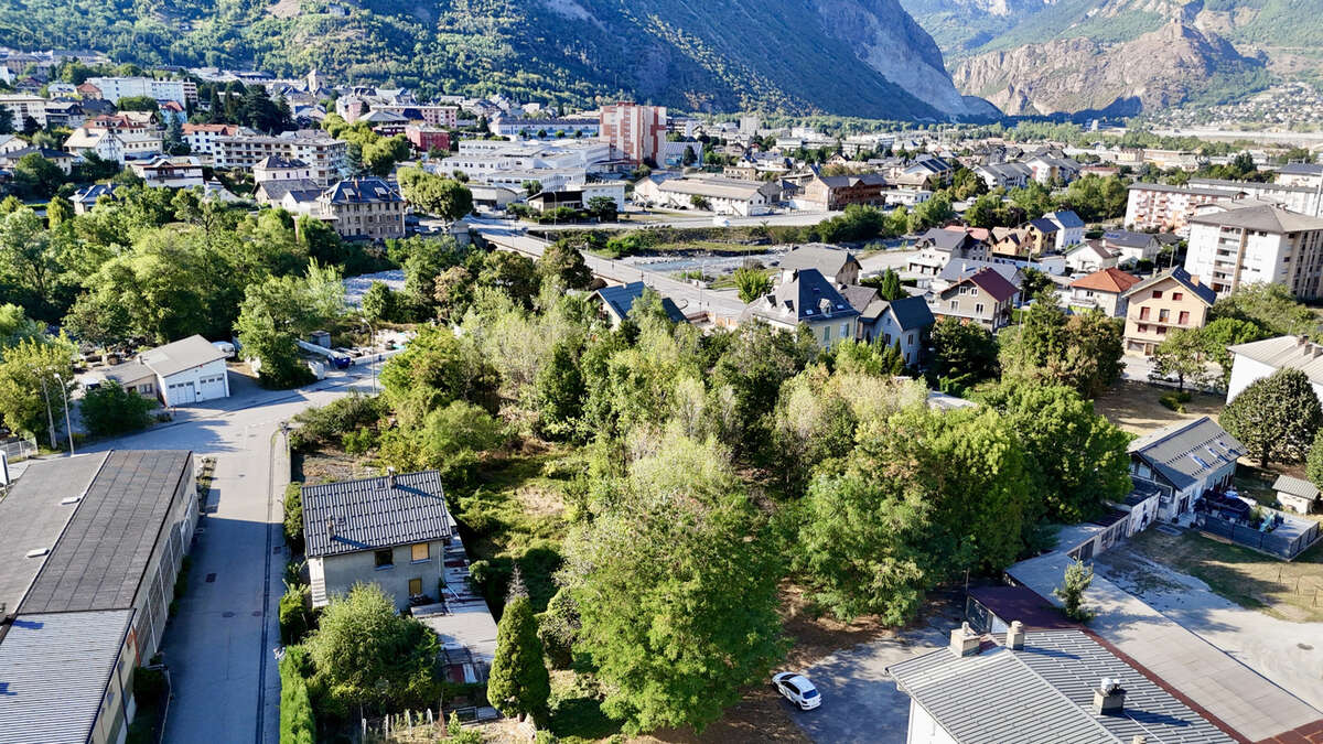 (73) SAINT JEAN DE MAURIENNE  - Rare Terrain constructible - Proche centre ville - Opportunité rare - 4482m2 - photo 4