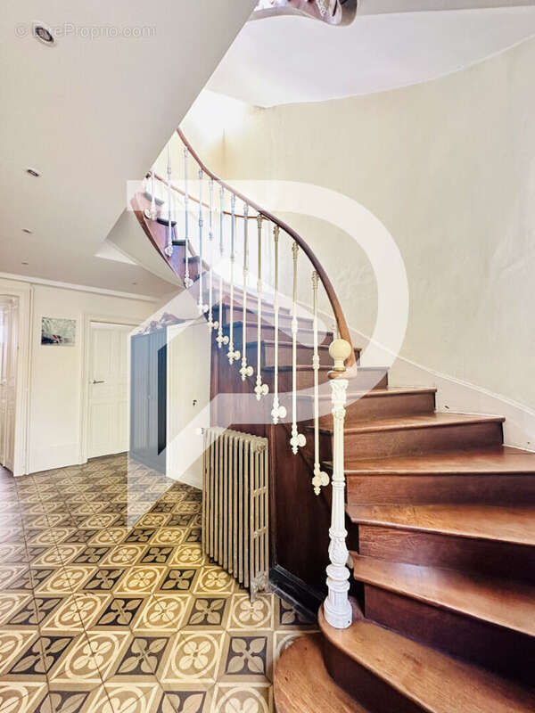 Maison de maître au coeur du centre-ville - photo 14