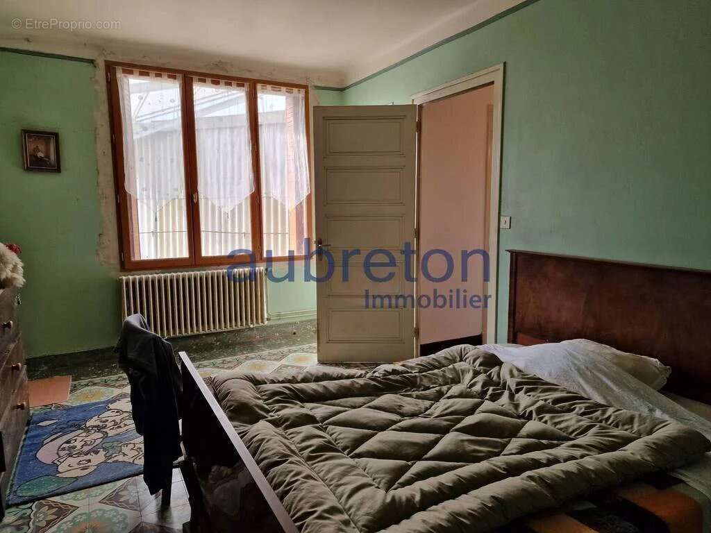 Maison à SAINT-HILAIRE-DU-ROSIER