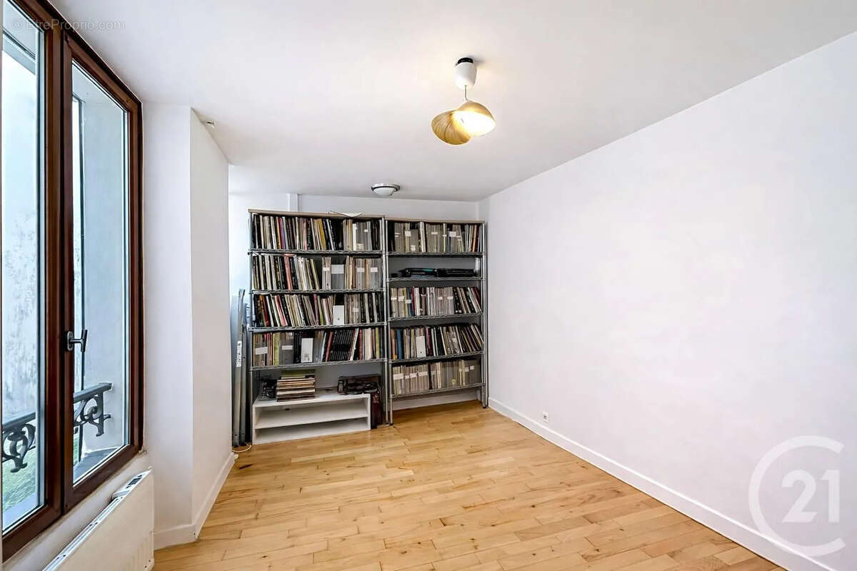 Appartement à PARIS-14E