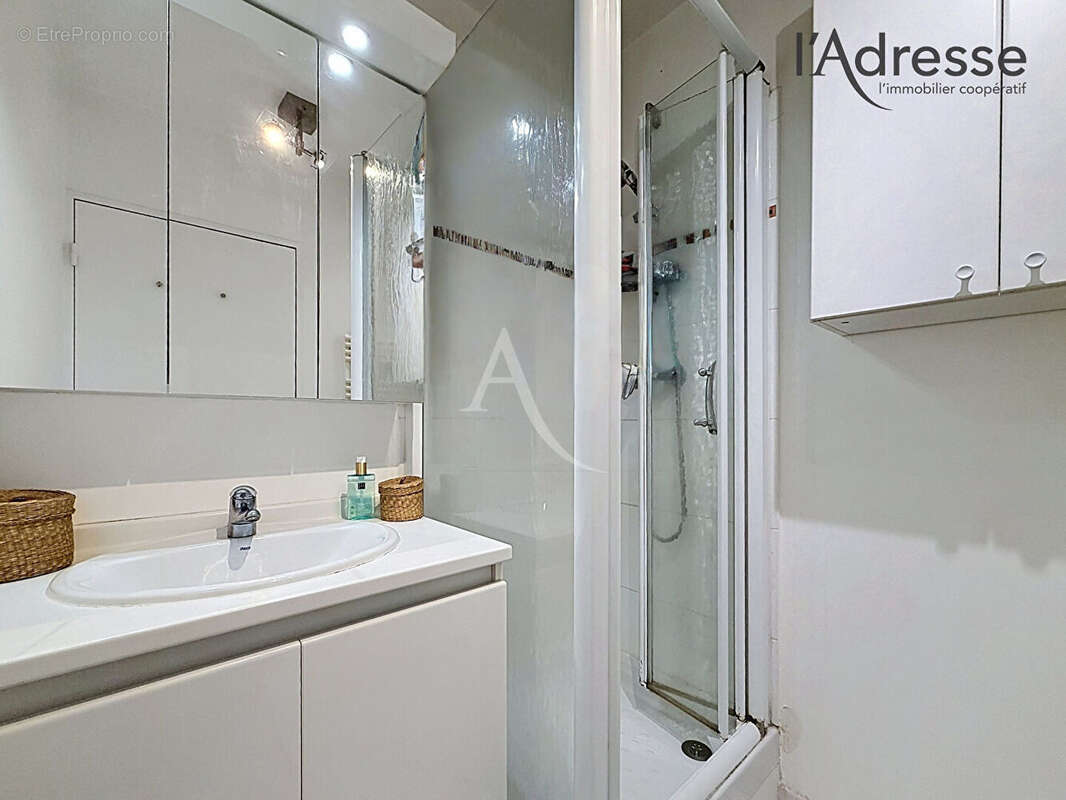 Appartement à COURBEVOIE