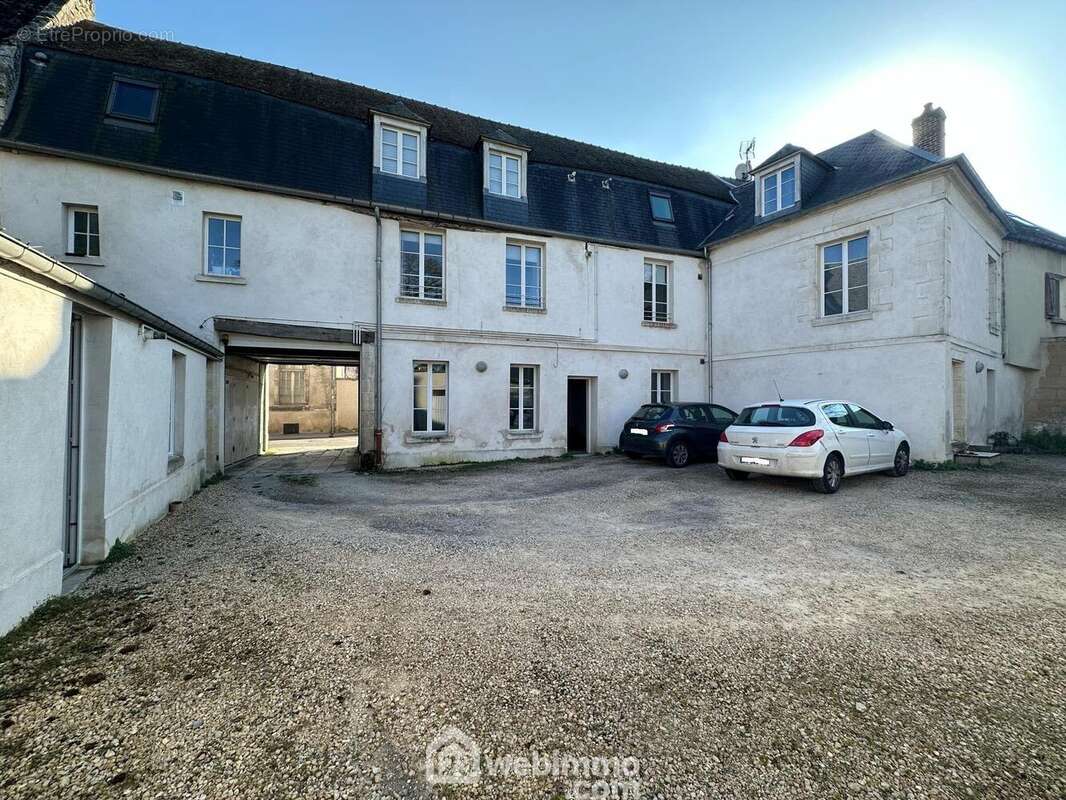 Vous disposez de 5 appartement loués - Appartement à LAON