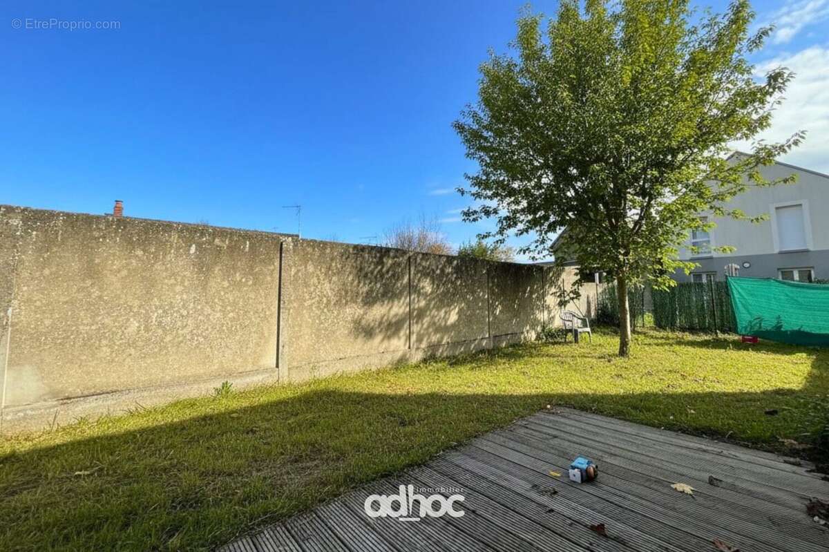 Maison 86 m² à Saint-Jean-De-La-Ruelle  - photo 7