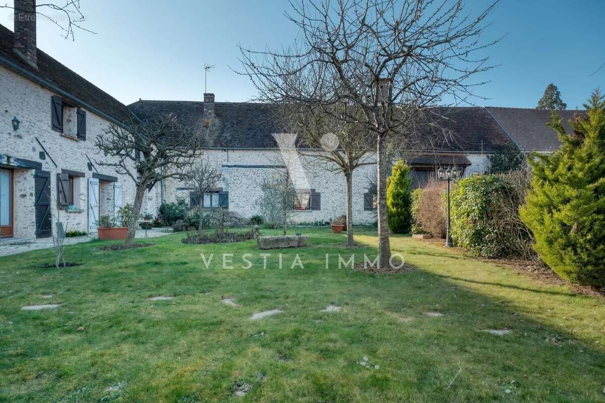 Commerce à PRUNAY-EN-YVELINES