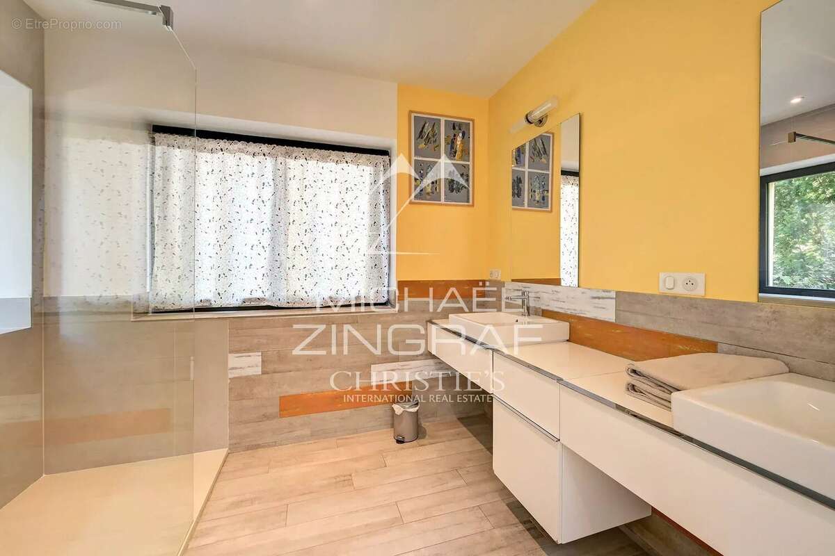 À quelques minutes du cœur d'Aix-en-Provence – Propriété d'exception de 12 pièces de 650 m² sur 1,2 hectares - photo 22