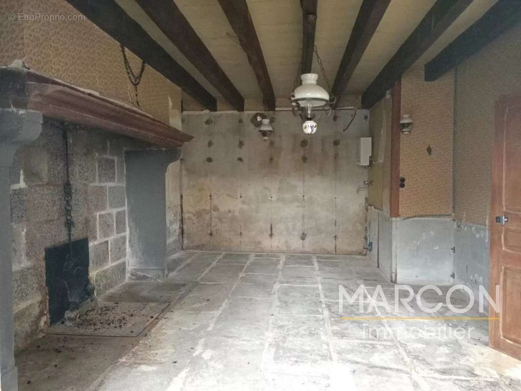 Maison à SAINT-MERD-LA-BREUILLE