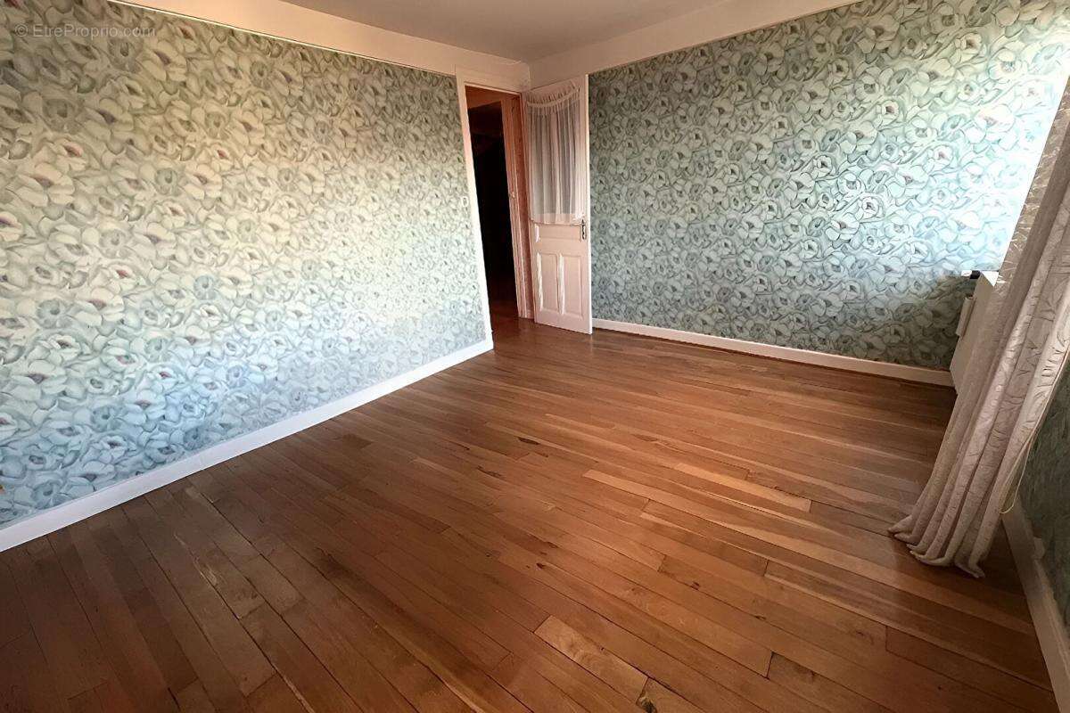 Maison à POULE-LES-ECHARMEAUX