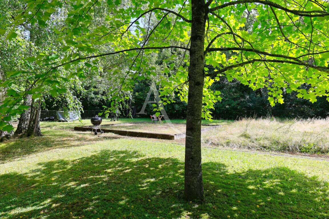 face au parc de la gaudinière - au 5 ème et dernier étage avec ascenseur et 2 places de stationnements au sous sol - photo 6