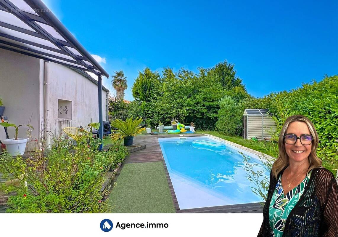 Maison 234 m² à Saint-Bonnet-Sur-Gironde  - photo 4