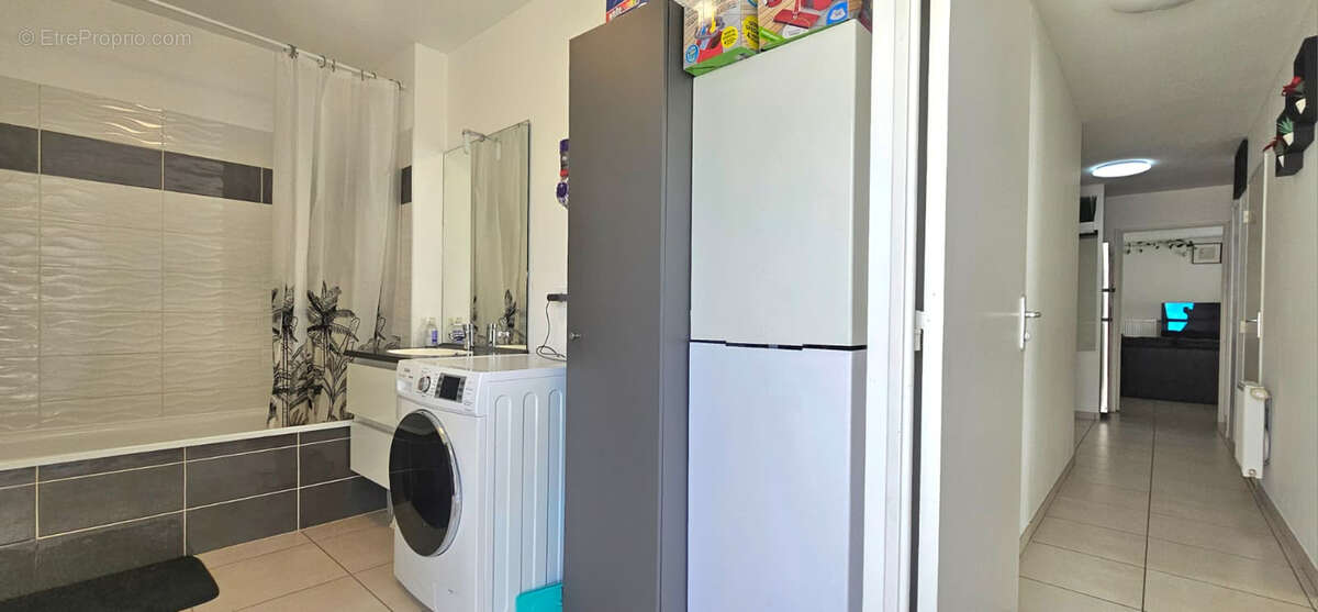 Vénissieux - Immeuble récent - Appartement 4 pièces 81 m² - photo 11