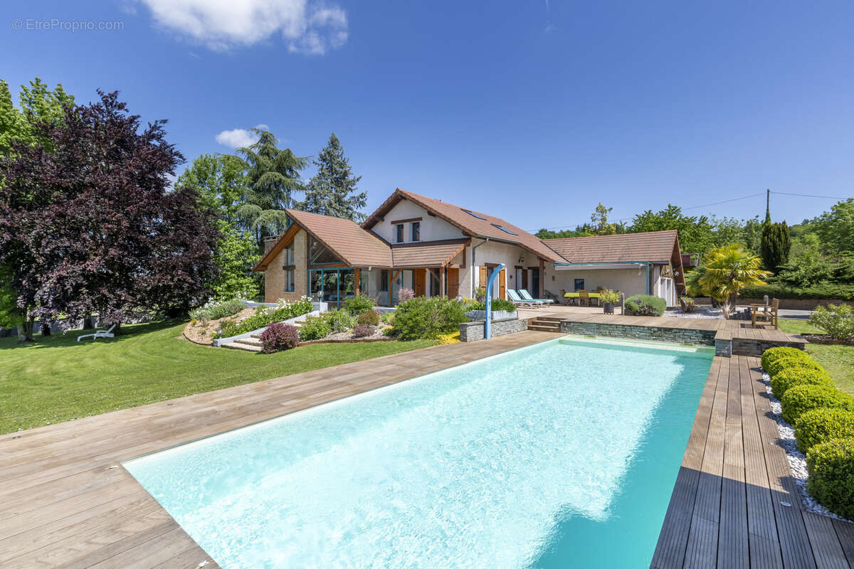 Maison à SAINT-DIDIER-DE-LA-TOUR