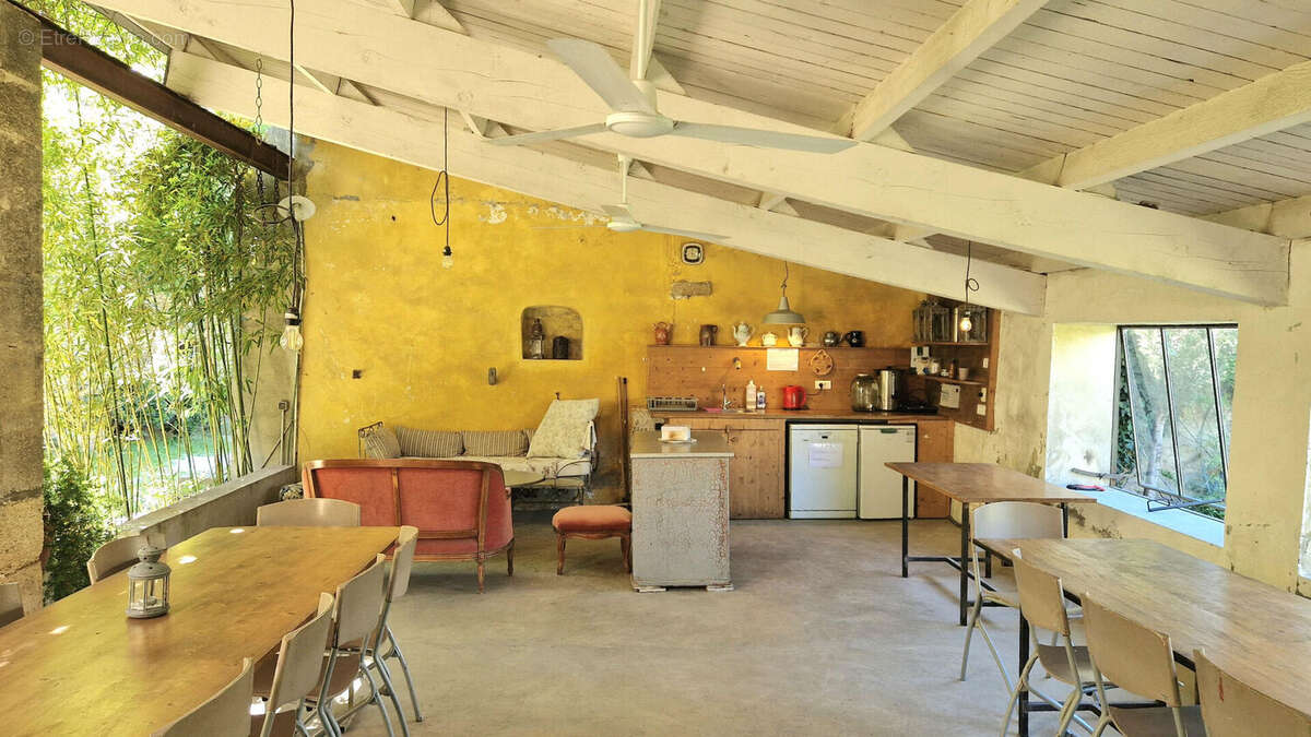 Maison à SAINTE-CECILE-LES-VIGNES