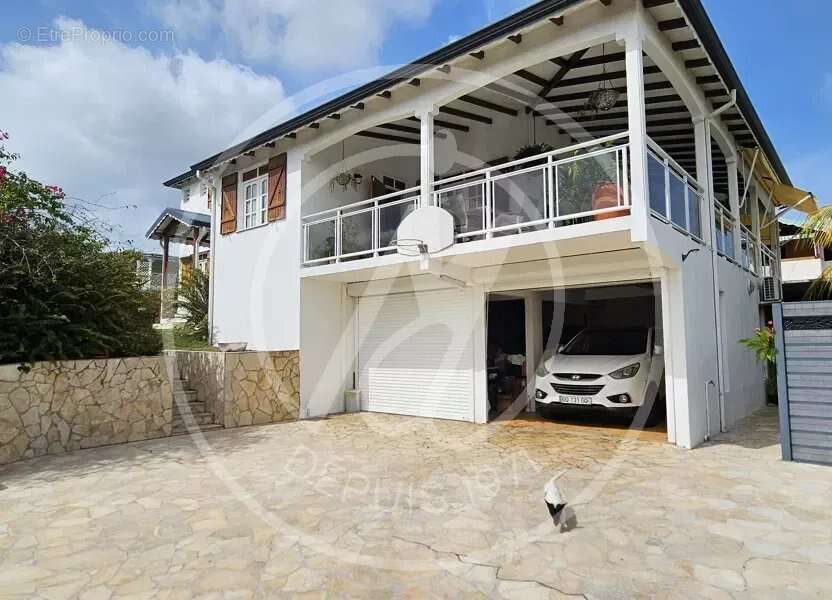 A vendre 680 000 € -villa t6 - baie mahault- vue mer - photo 2