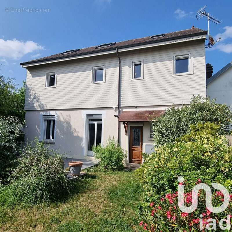 Maison 172 m² à Joue-Les-Tours  - photo 2