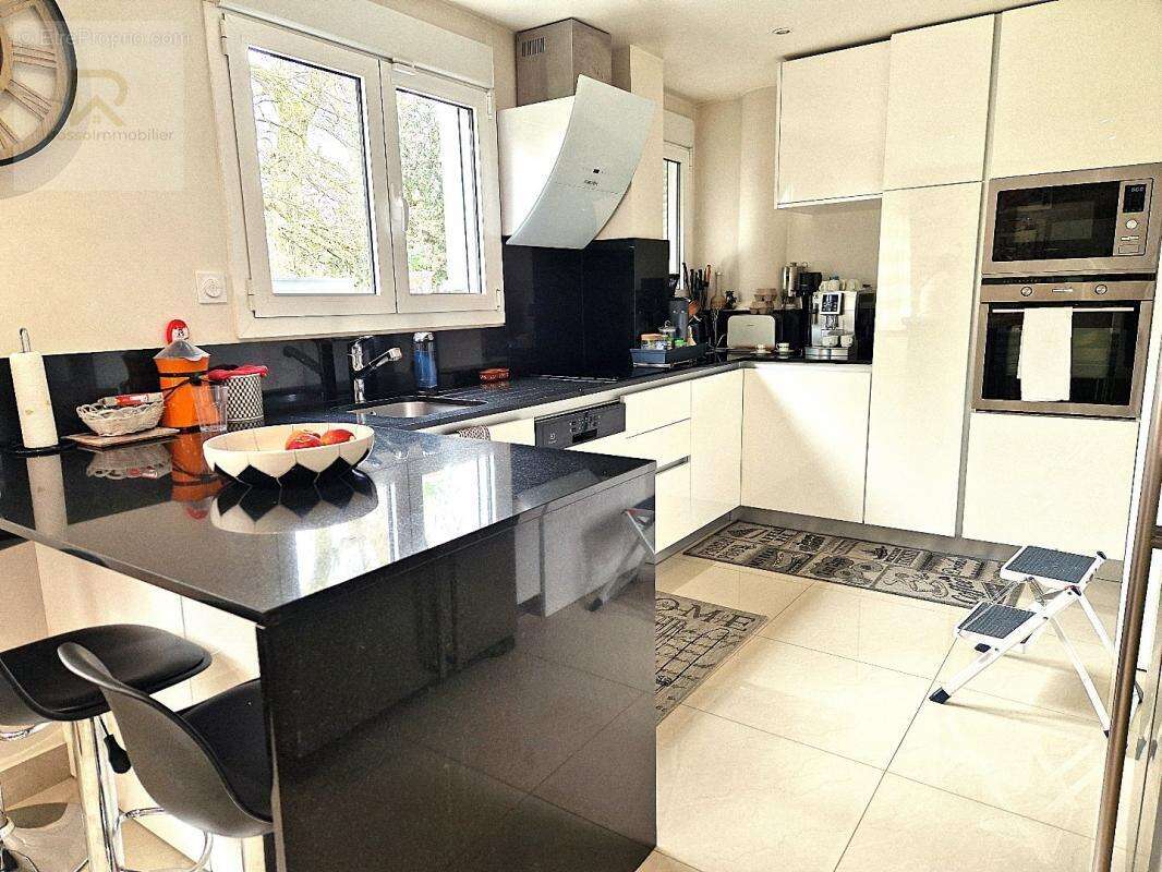 Appartement à LA CELLE-SAINT-CLOUD