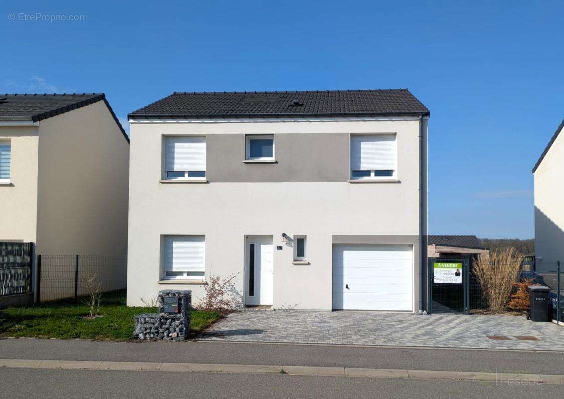 Maison 102 m² à Courcelles-Chaussy  - photo 7