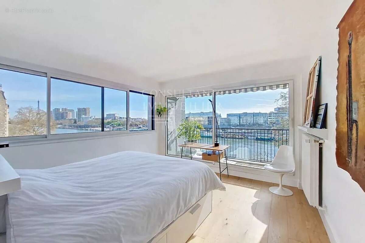 Appartement à PARIS-16E