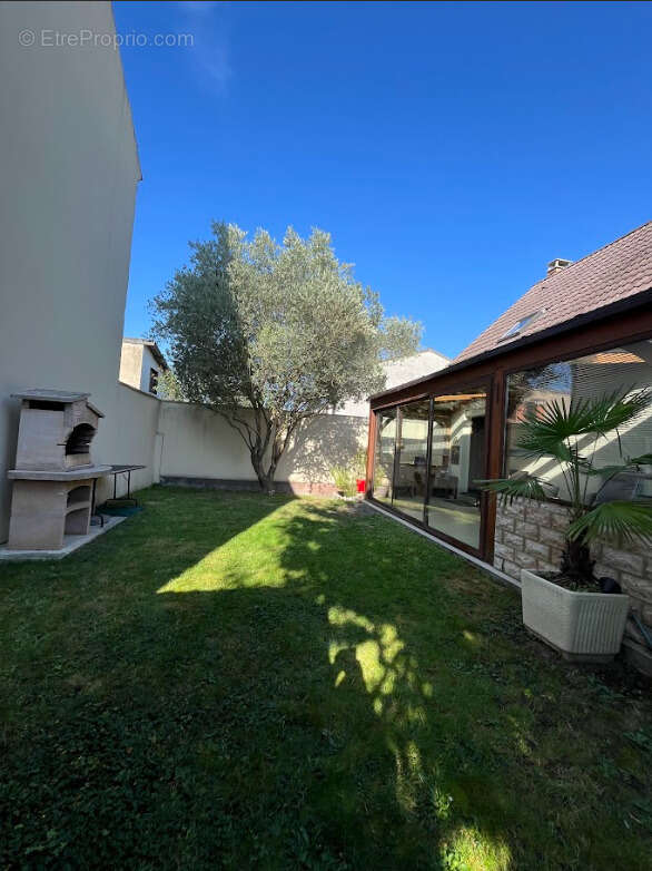 Maison à SARTROUVILLE