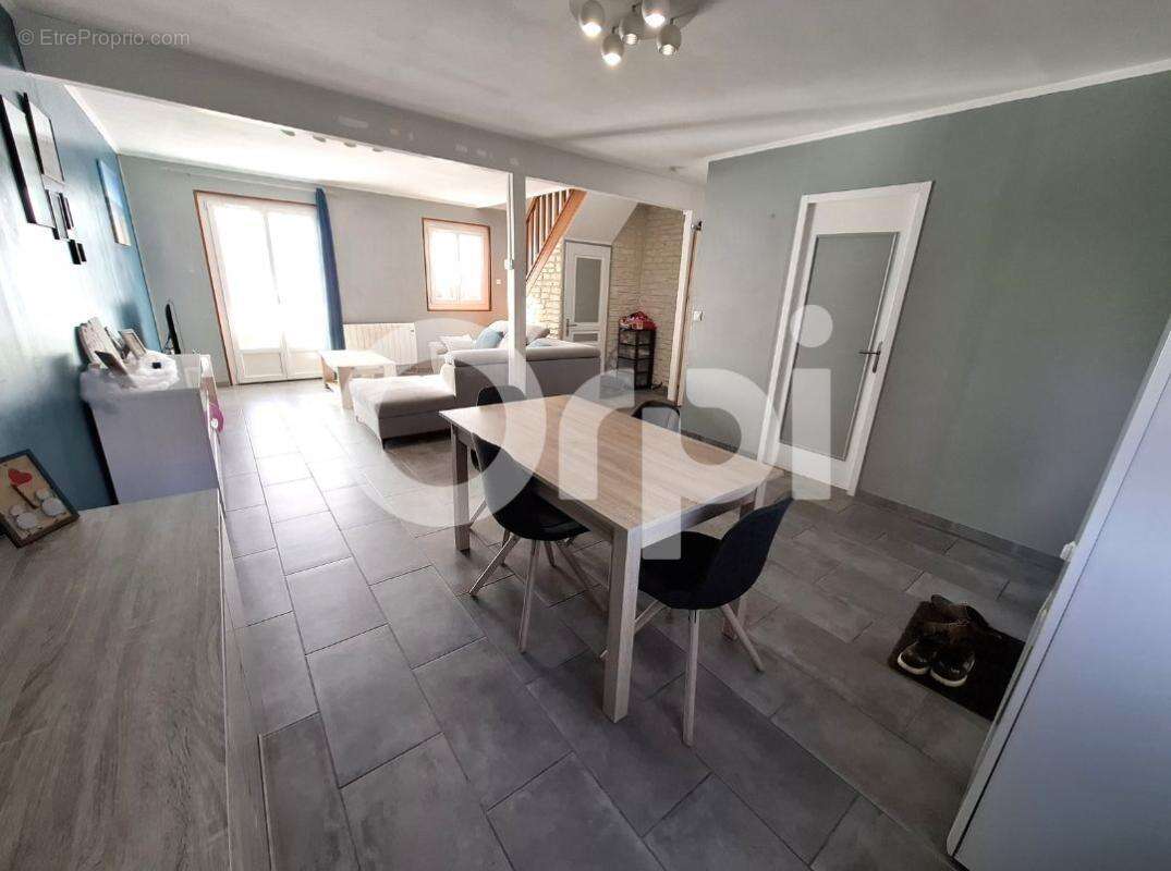 Maison à CUISE-LA-MOTTE