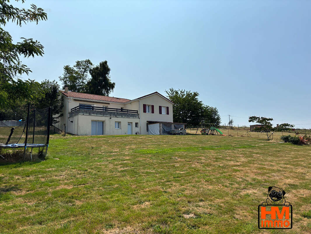 Maison à COUSSAC-BONNEVAL
