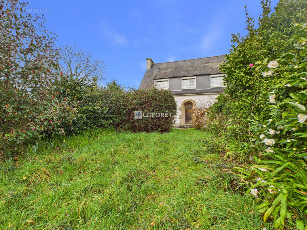 Maison à PEUMERIT