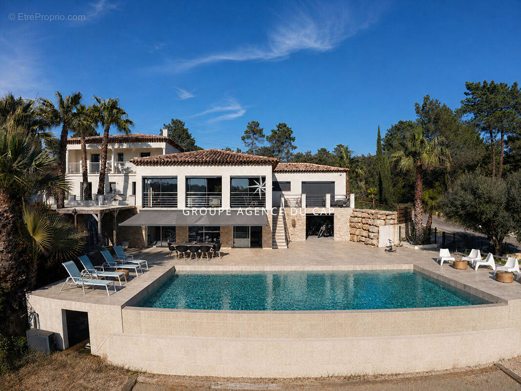 Maison à ROQUEBRUNE-SUR-ARGENS