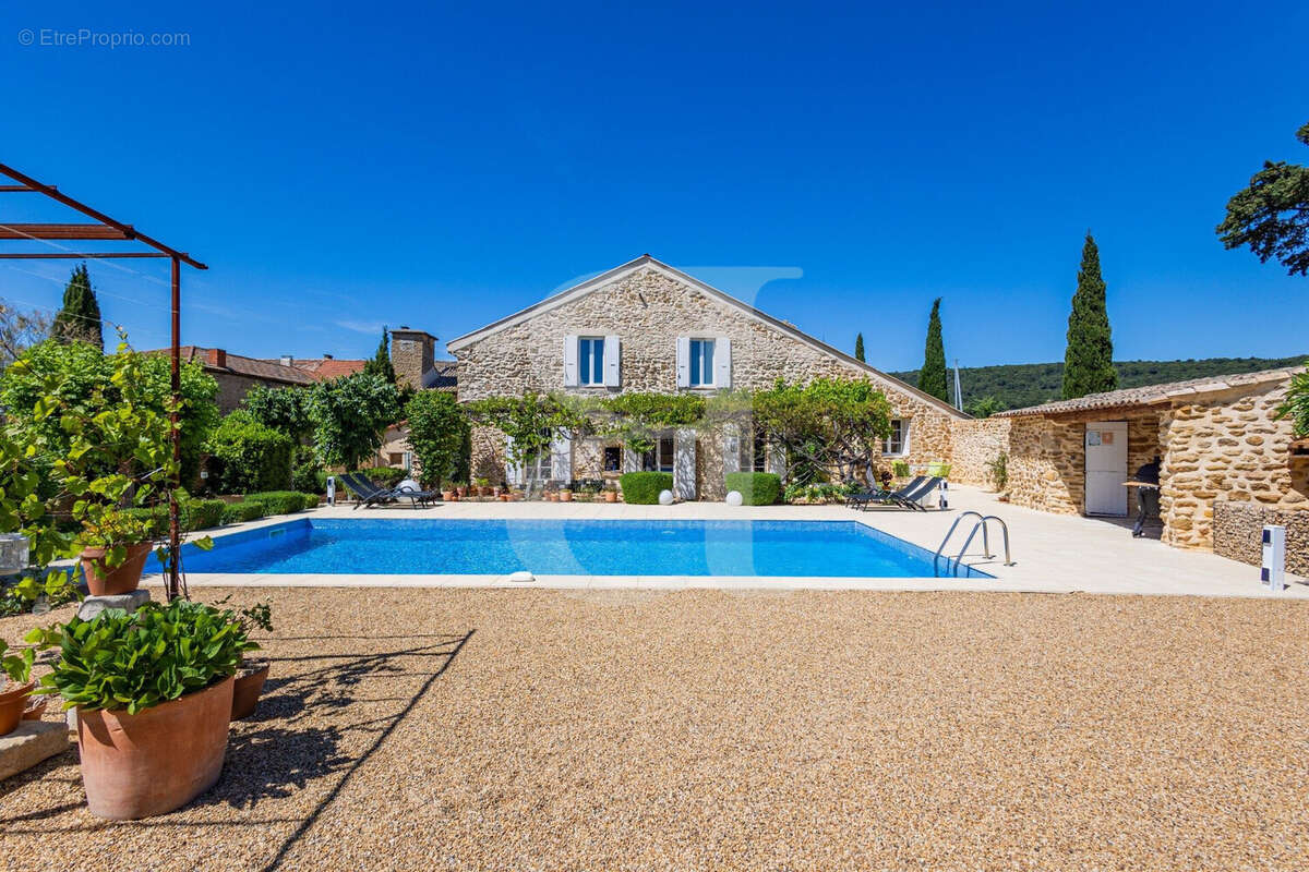 Maison à UCHAUX