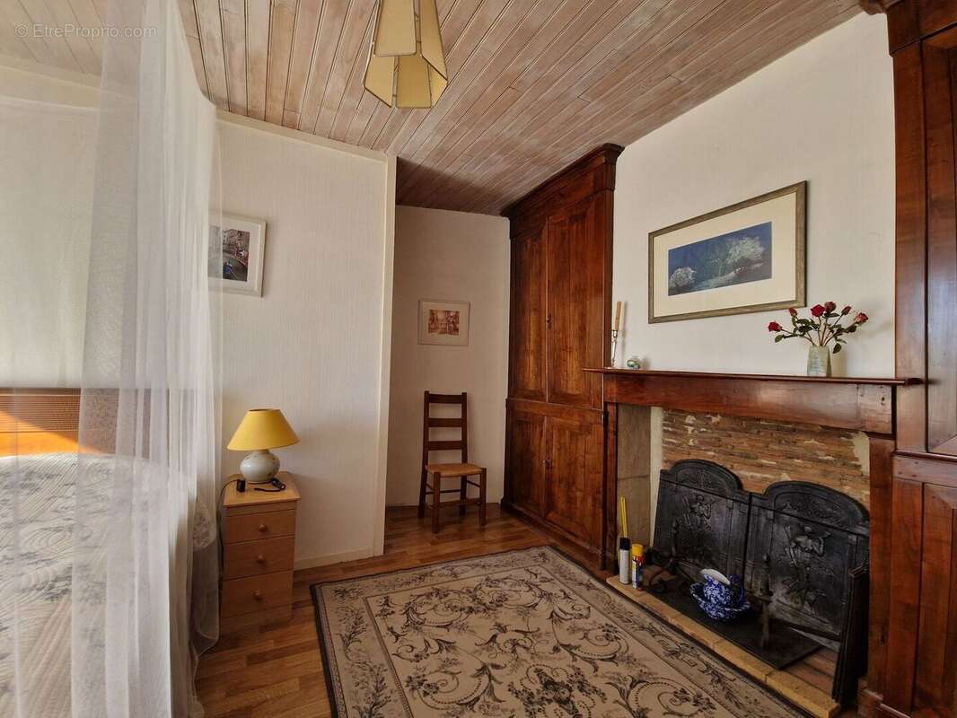 Maison de caractère en pierres avec jardin et dépendance - photo 15