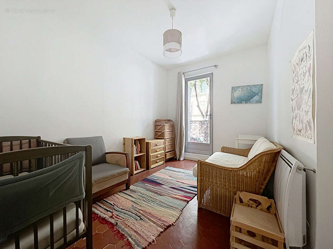 Appartement à MARSEILLE-4E