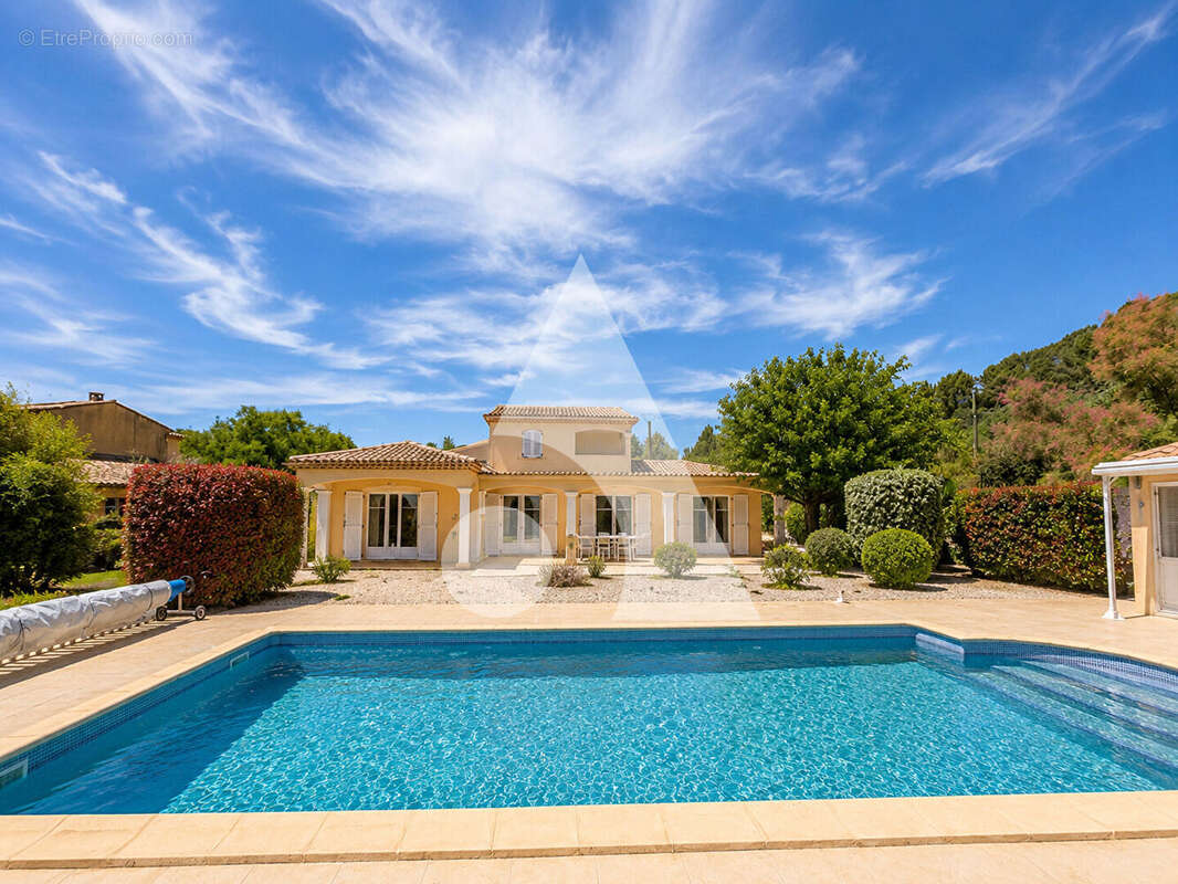 Pertuis - Villa individuelle de 147 m2 sur 1 800 m2 terrain - Piscine-Garages - photo 14