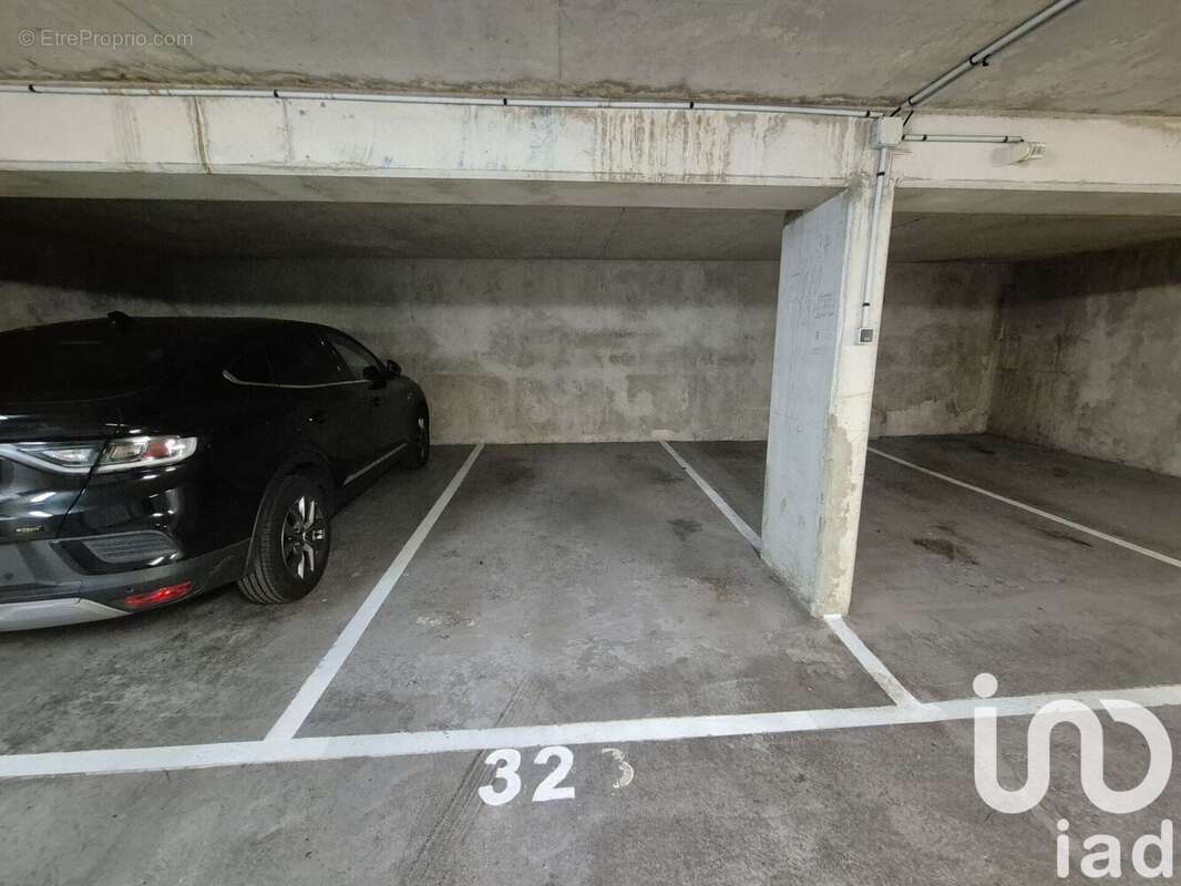 Photo 4 - Parking à PARIS-11E