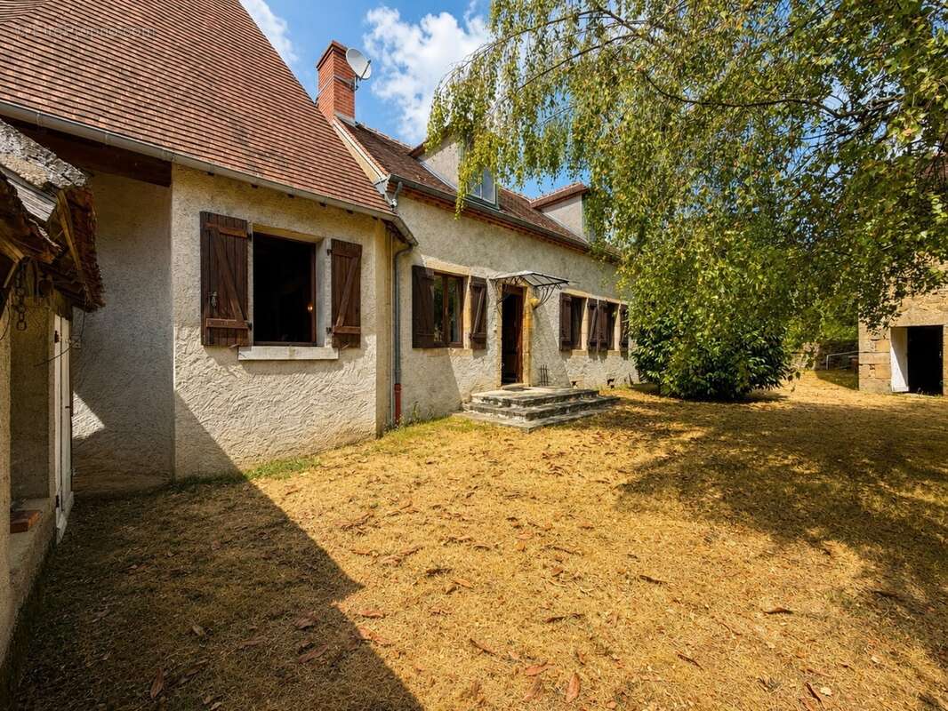 Propriété de charme, dépendances et 2 hectares de nature aux portes de la forêt de Tronçais - photo 11