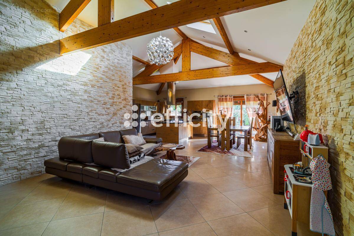 Maison à MONTEVRAIN