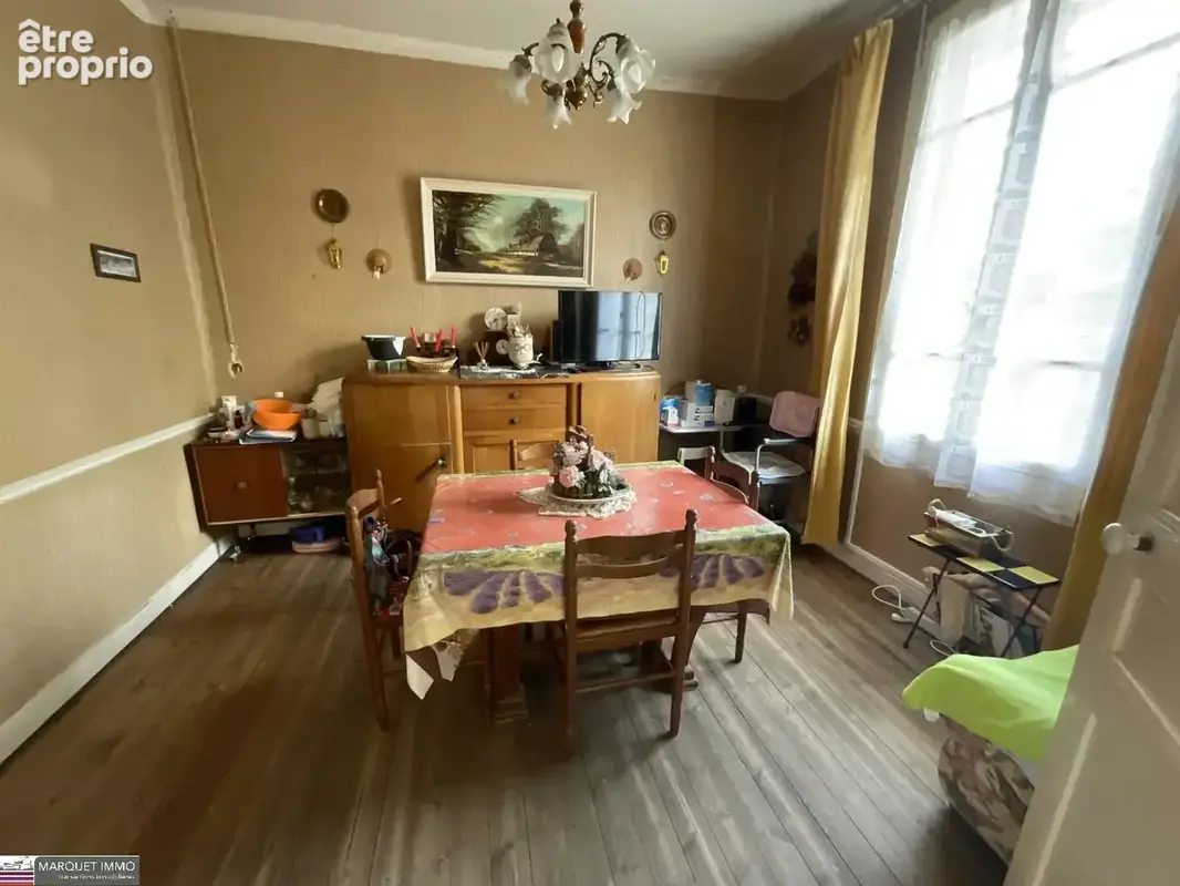 Découvrez cette rarrissime villa T4 avec loggia des années 30 à remettre au goût du jour, de plain-pied d'une surface habitable  - photo 3